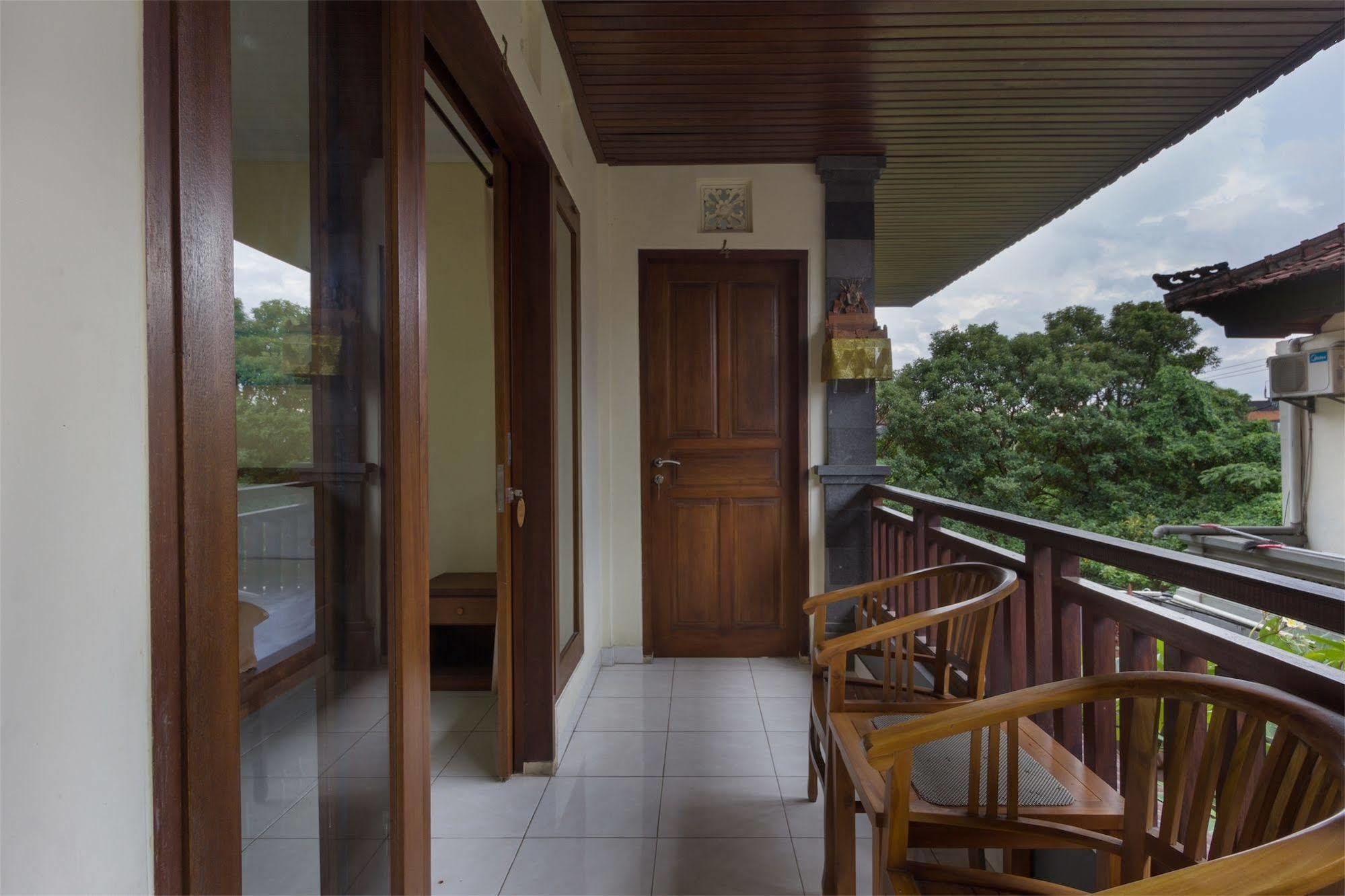 Reddoorz @ Petitenget Street Seminyak  Ngoại thất bức ảnh